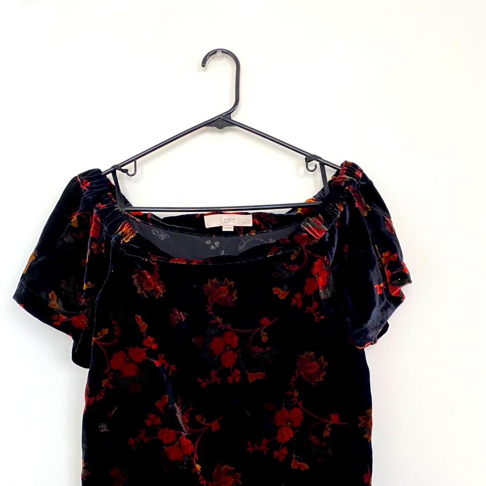 Off the shoulder short sleeve velvet blouse